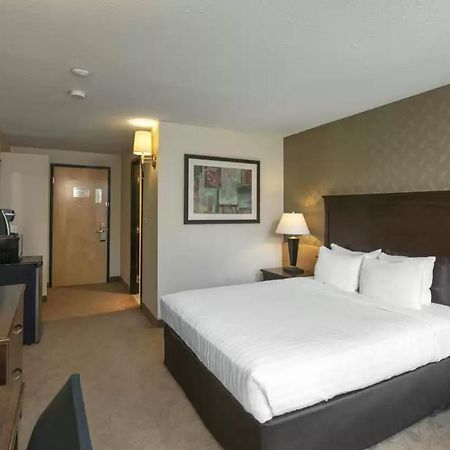 Prestige Riverside Lodge Кунел Екстериор снимка