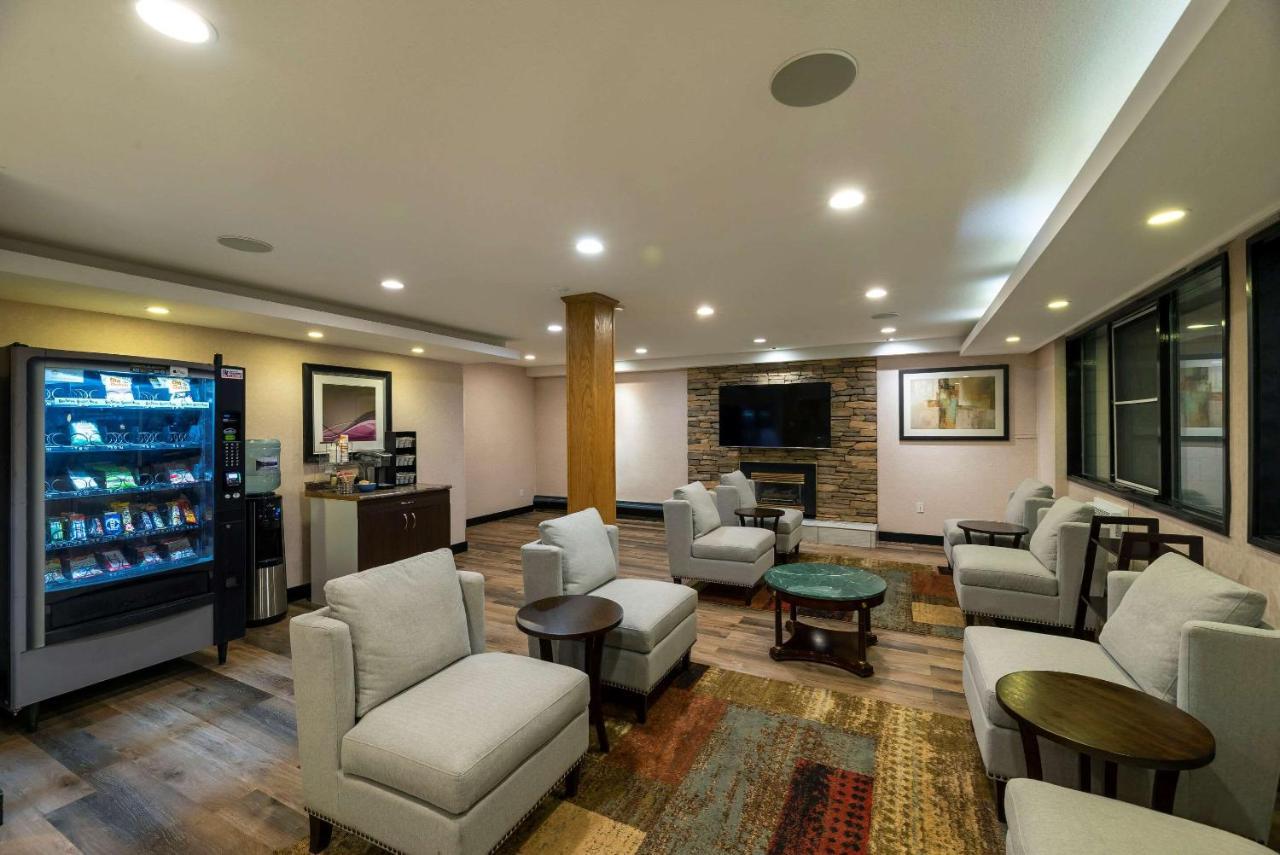 Prestige Riverside Lodge Кунел Екстериор снимка