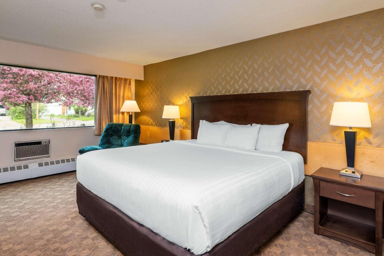Prestige Riverside Lodge Кунел Екстериор снимка