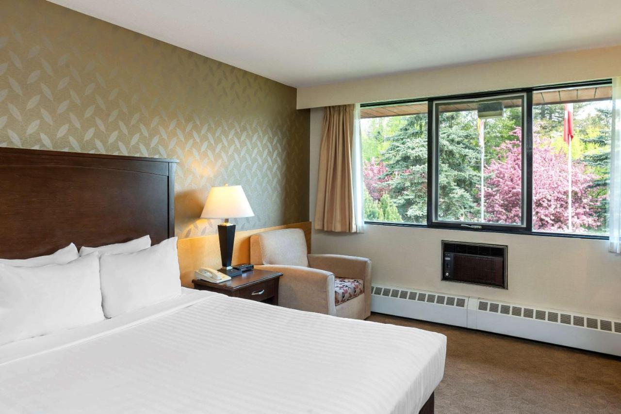 Prestige Riverside Lodge Кунел Екстериор снимка