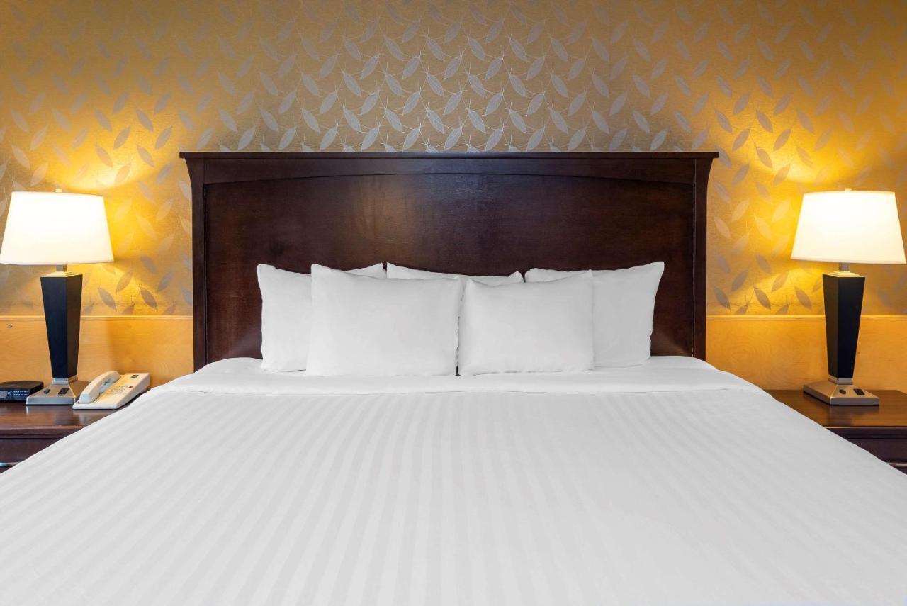 Prestige Riverside Lodge Кунел Екстериор снимка