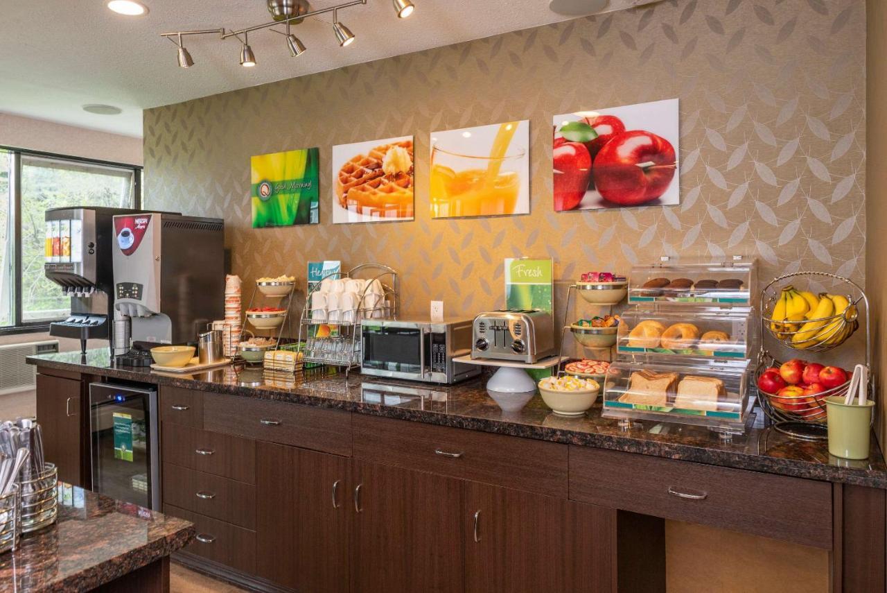 Prestige Riverside Lodge Кунел Екстериор снимка