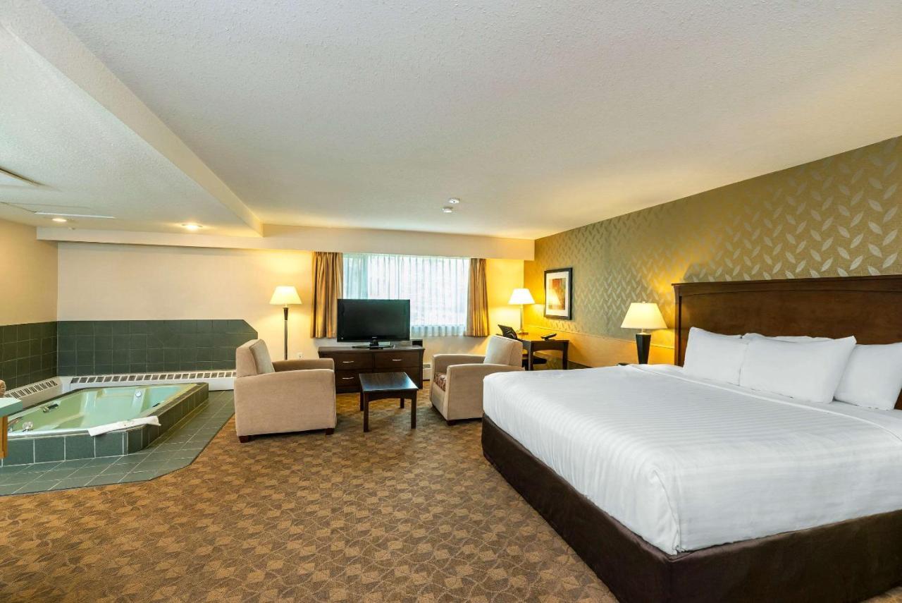 Prestige Riverside Lodge Кунел Екстериор снимка