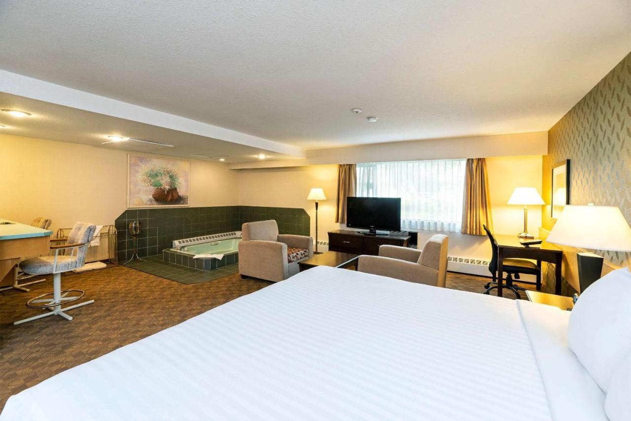 Prestige Riverside Lodge Кунел Екстериор снимка