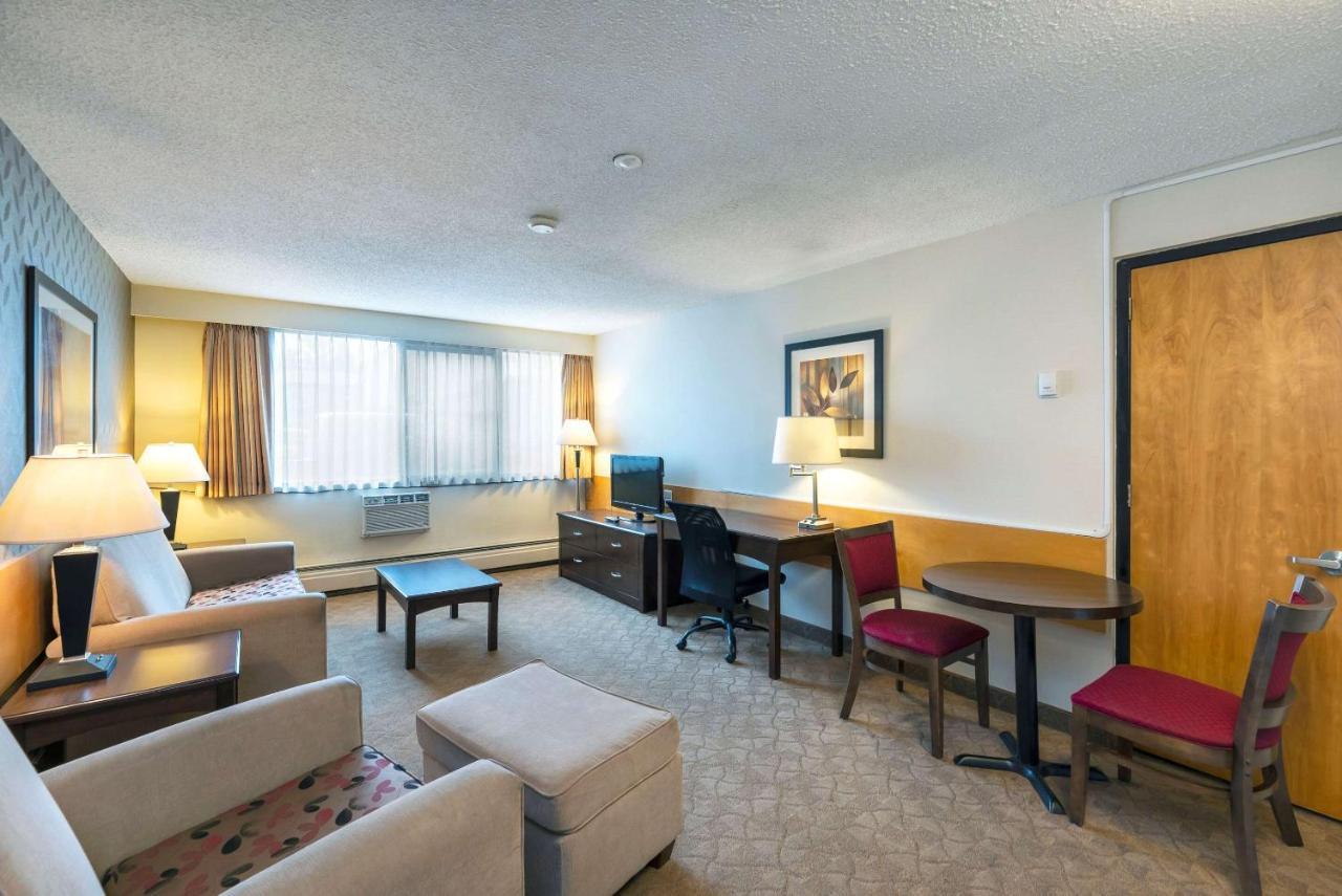 Prestige Riverside Lodge Кунел Екстериор снимка