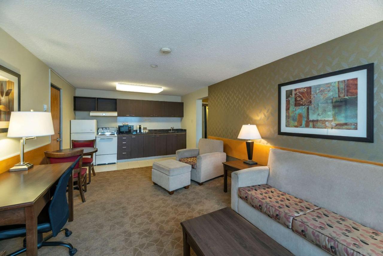 Prestige Riverside Lodge Кунел Екстериор снимка
