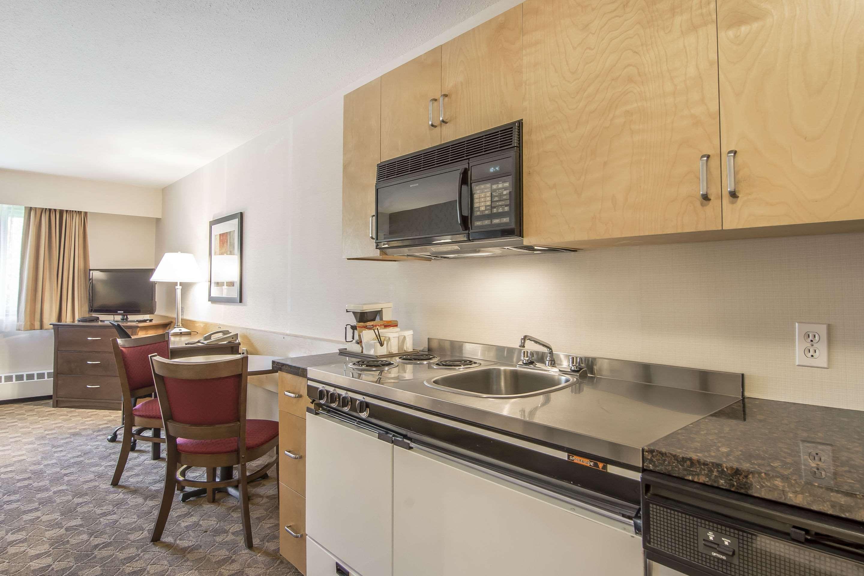 Prestige Riverside Lodge Кунел Екстериор снимка