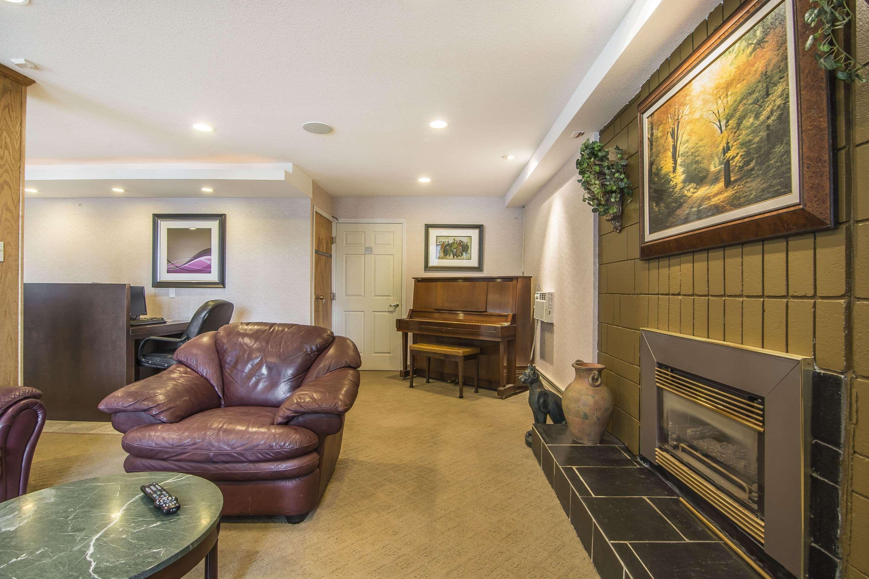 Prestige Riverside Lodge Кунел Екстериор снимка
