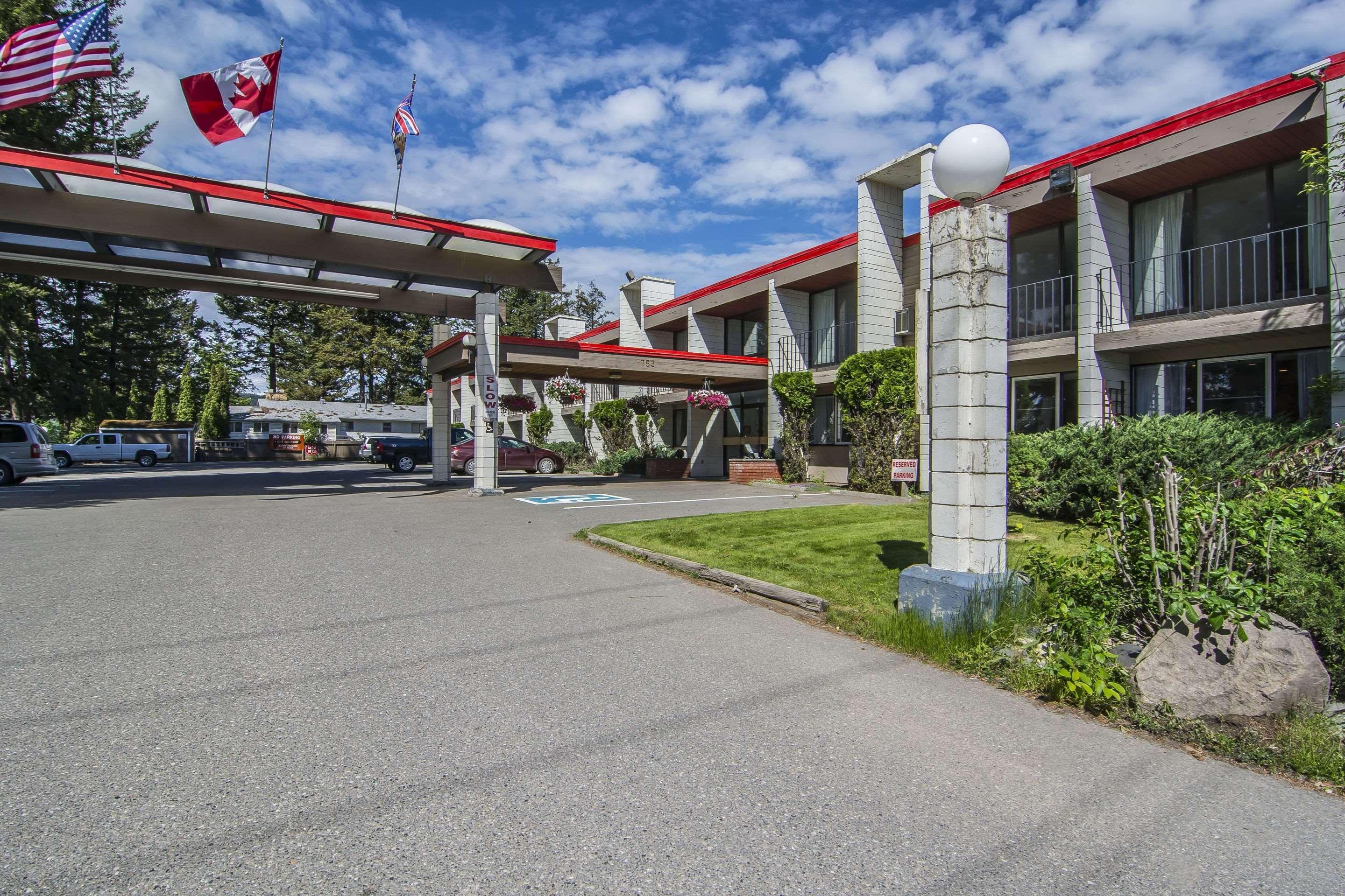 Prestige Riverside Lodge Кунел Екстериор снимка