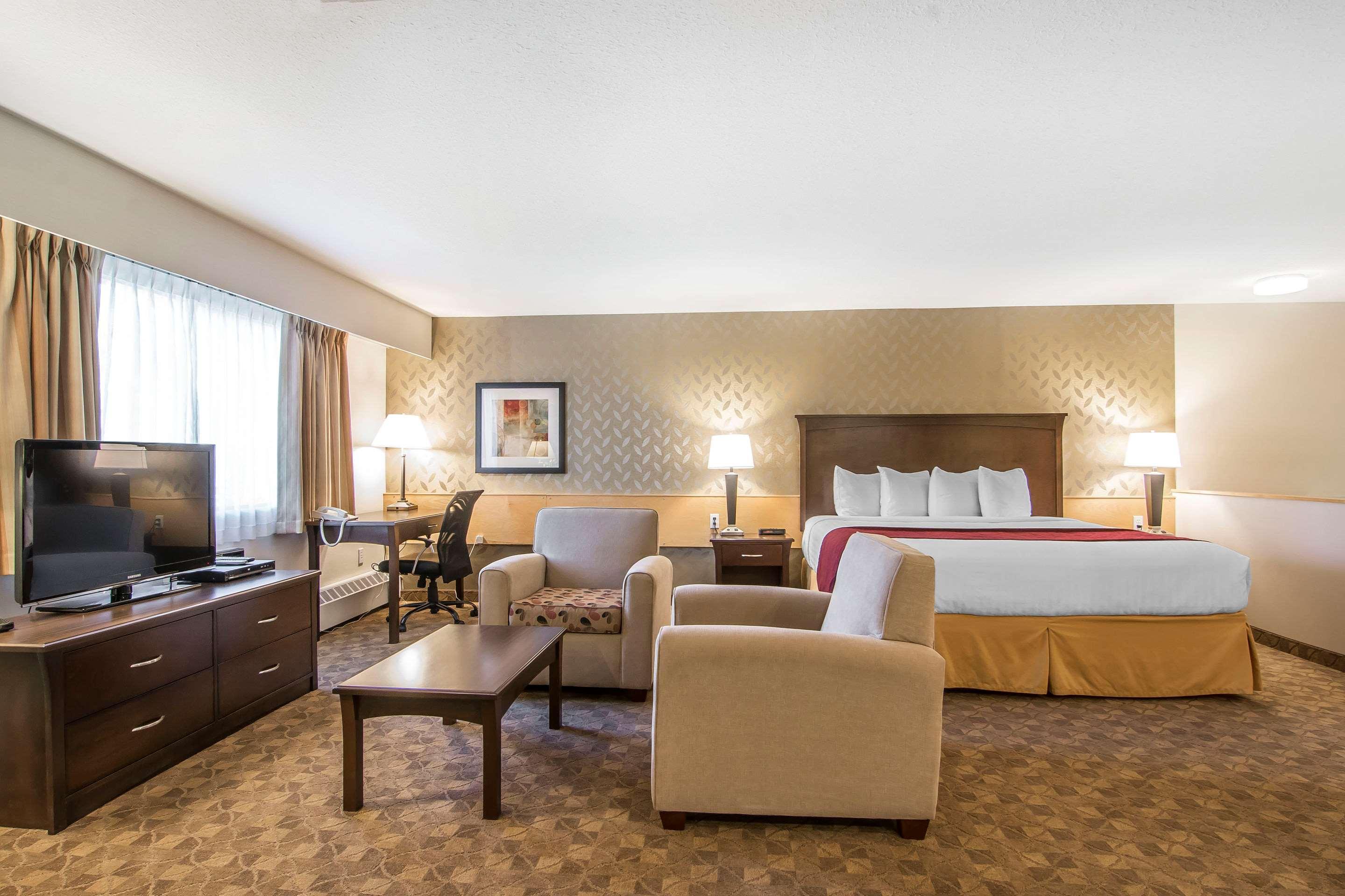 Prestige Riverside Lodge Кунел Екстериор снимка
