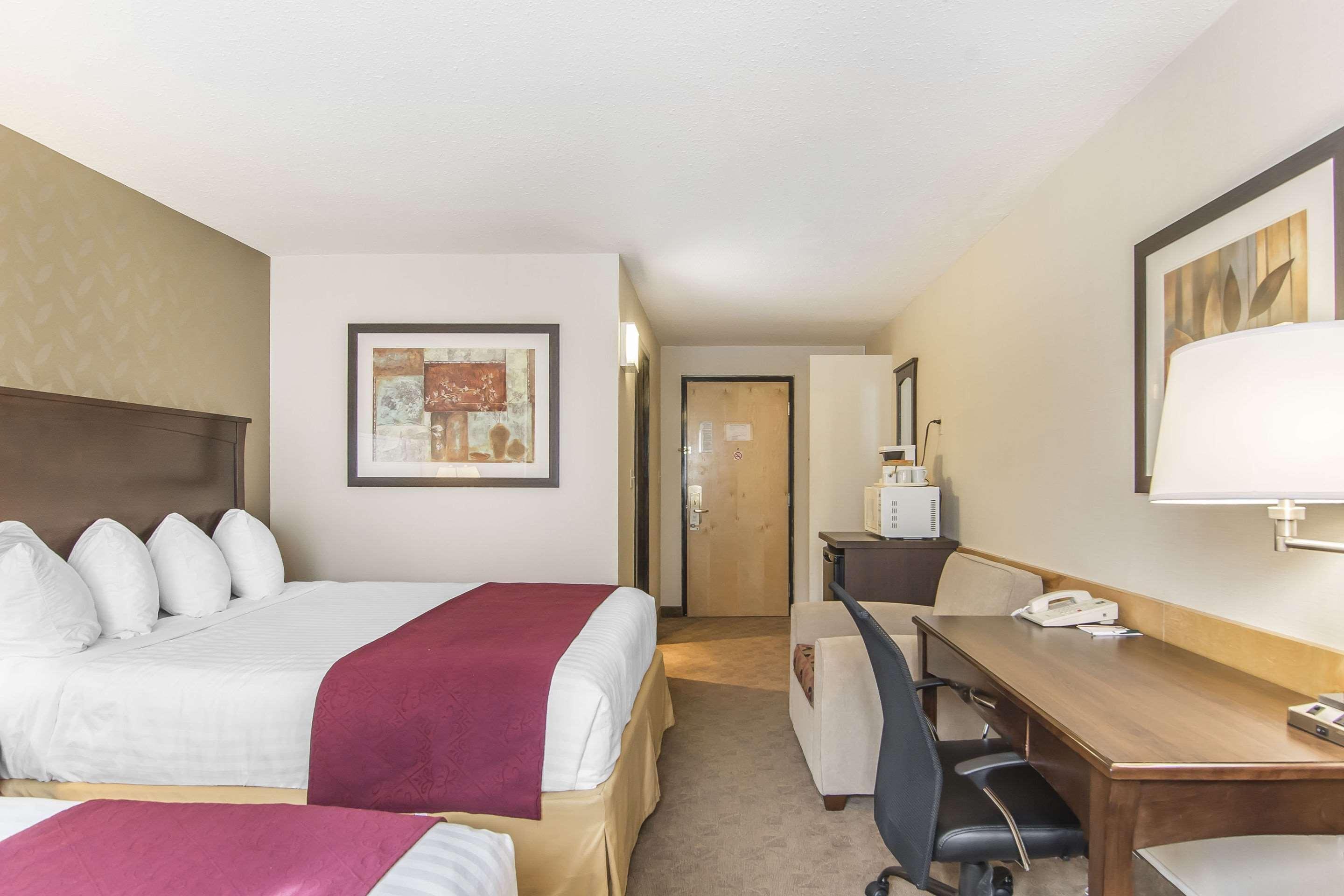 Prestige Riverside Lodge Кунел Екстериор снимка