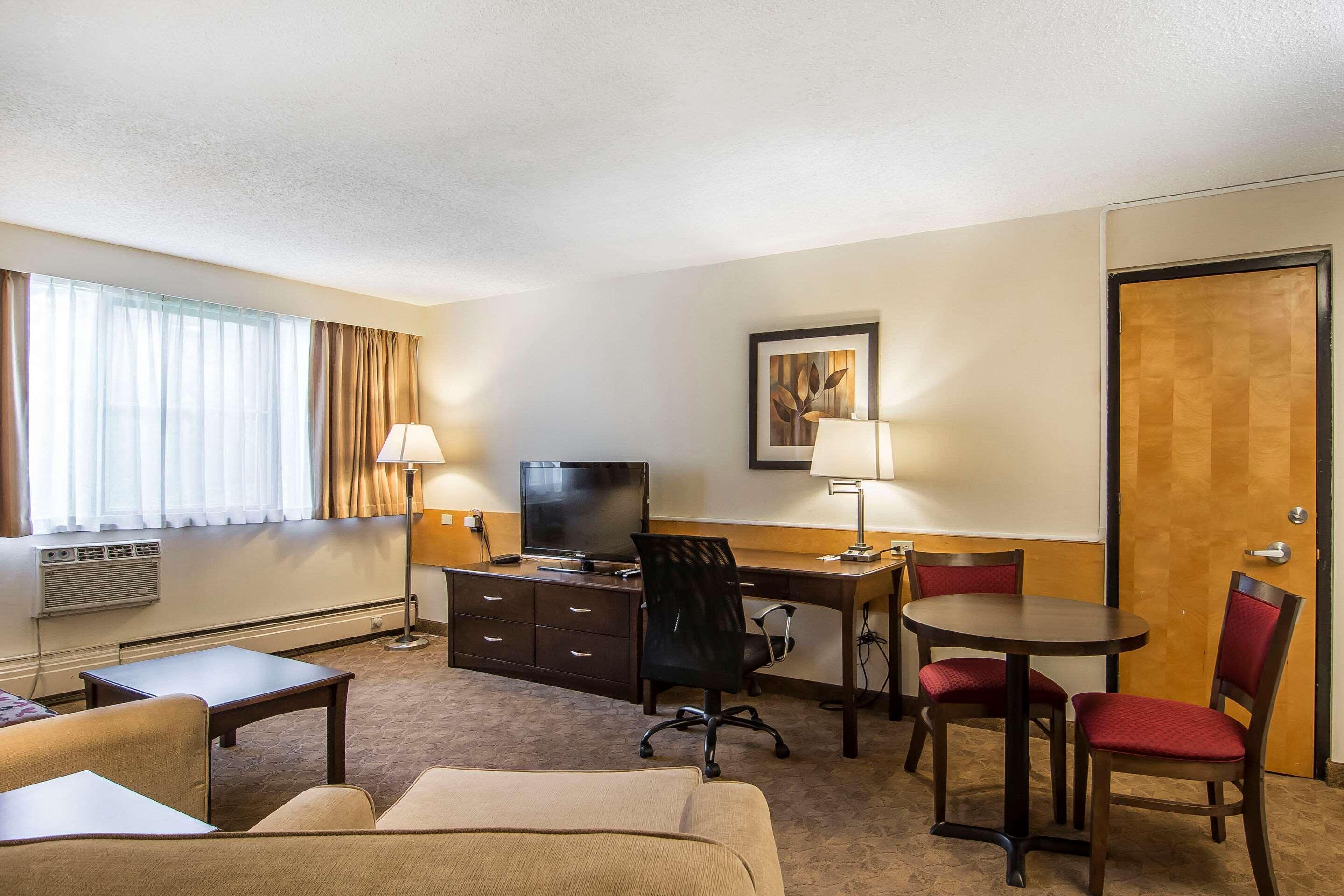 Prestige Riverside Lodge Кунел Екстериор снимка