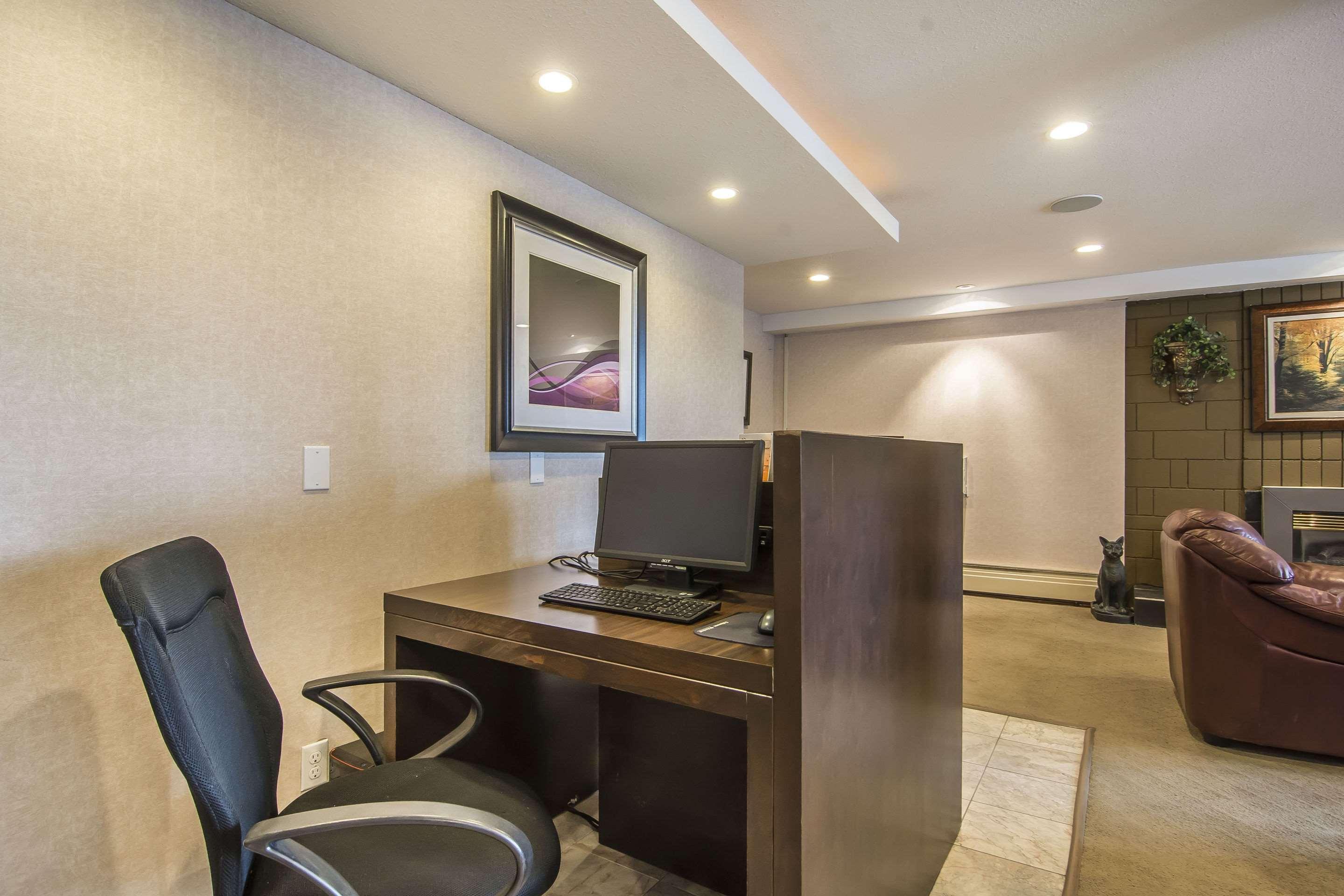 Prestige Riverside Lodge Кунел Екстериор снимка