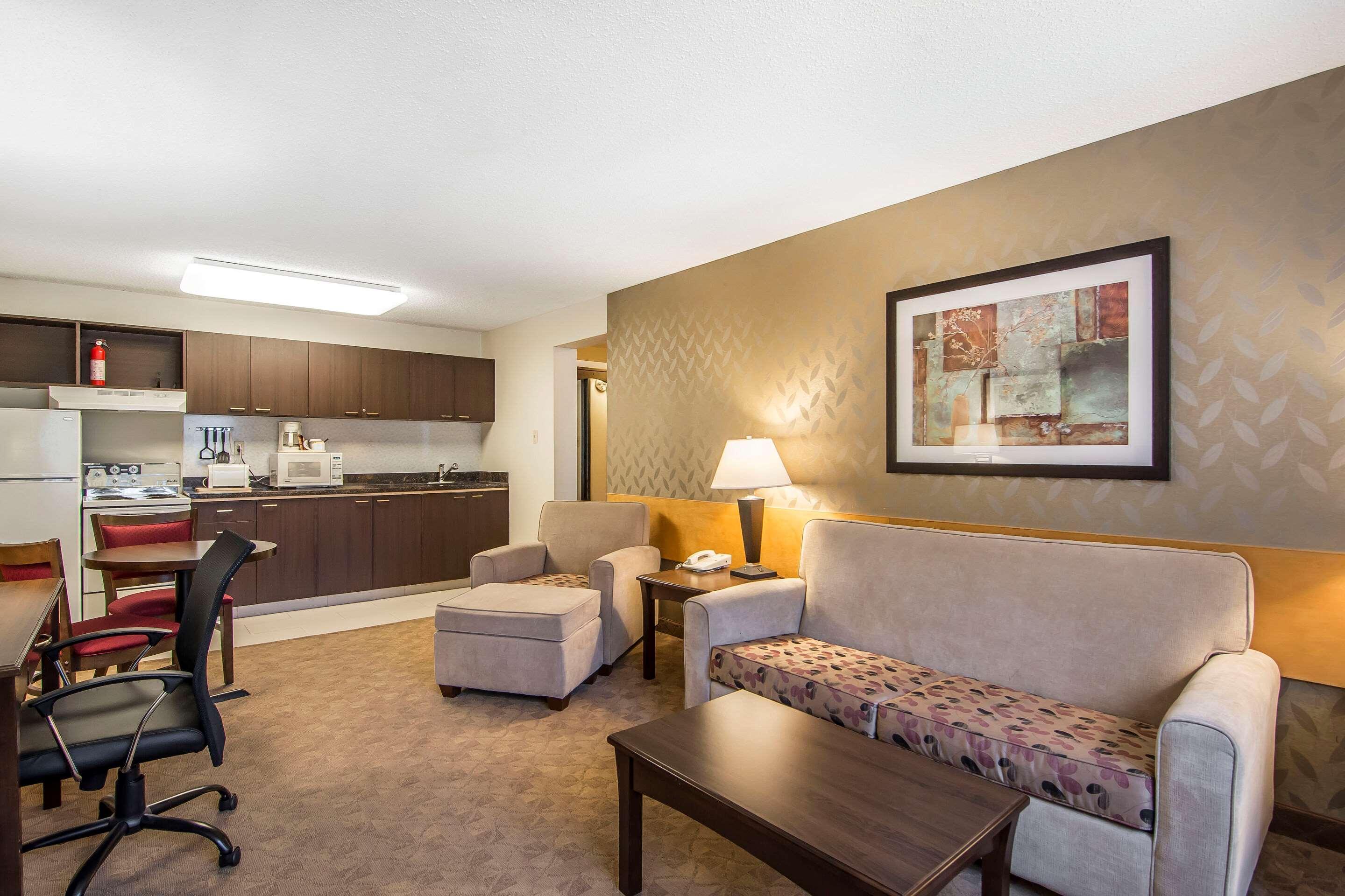 Prestige Riverside Lodge Кунел Екстериор снимка