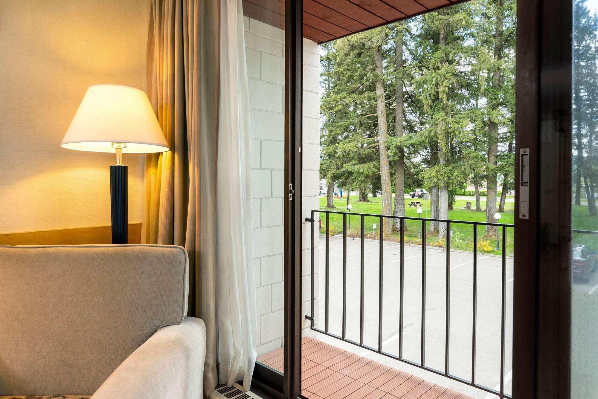 Prestige Riverside Lodge Кунел Екстериор снимка