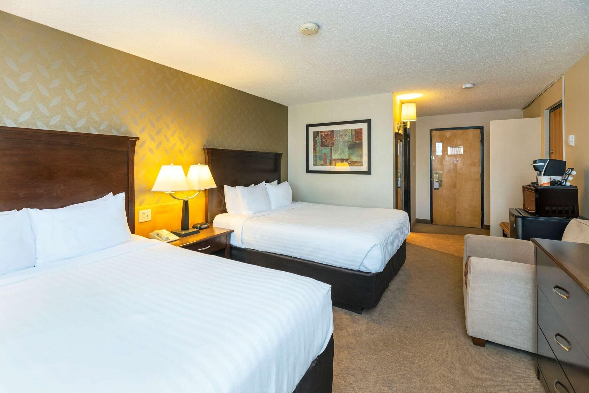 Prestige Riverside Lodge Кунел Екстериор снимка