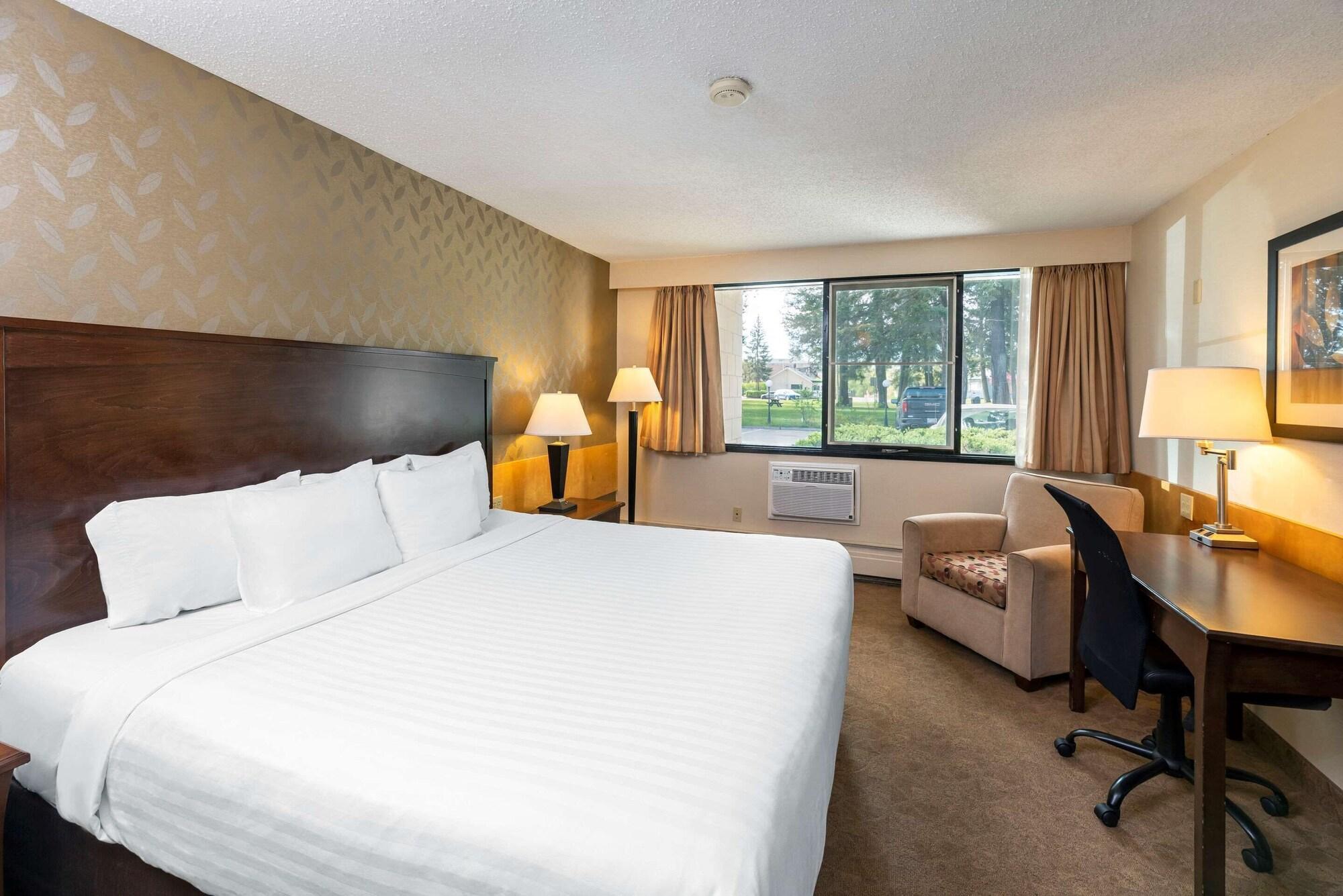 Prestige Riverside Lodge Кунел Екстериор снимка