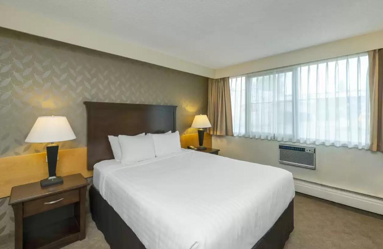 Prestige Riverside Lodge Кунел Екстериор снимка